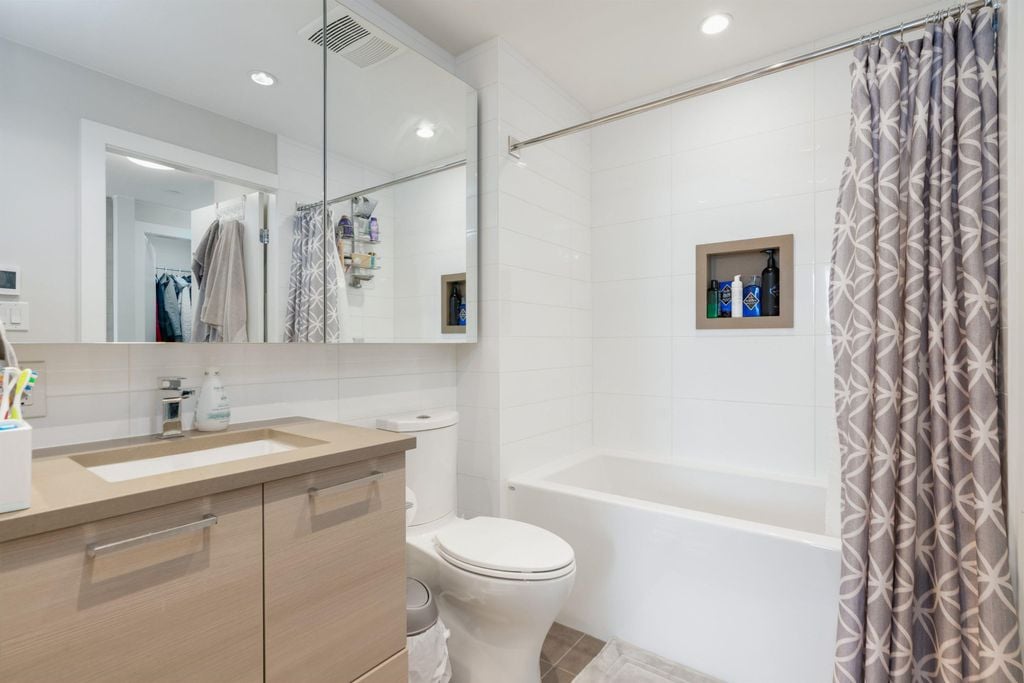 3451 Sawmill Cres, #303