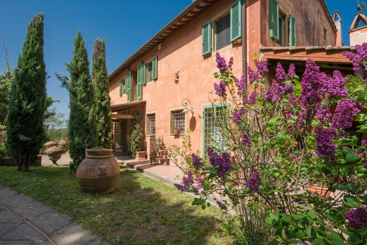 Villa In The Tuscan Hills