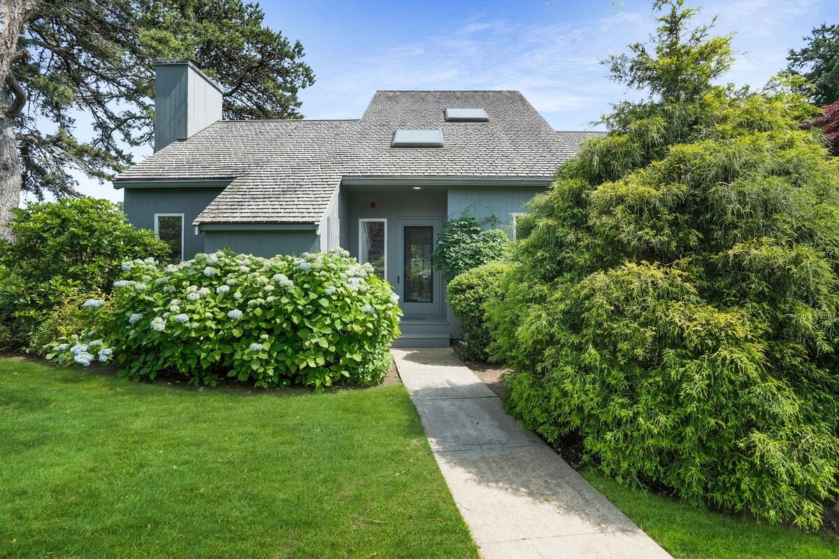 Oak Bluffs Renovated Retreat