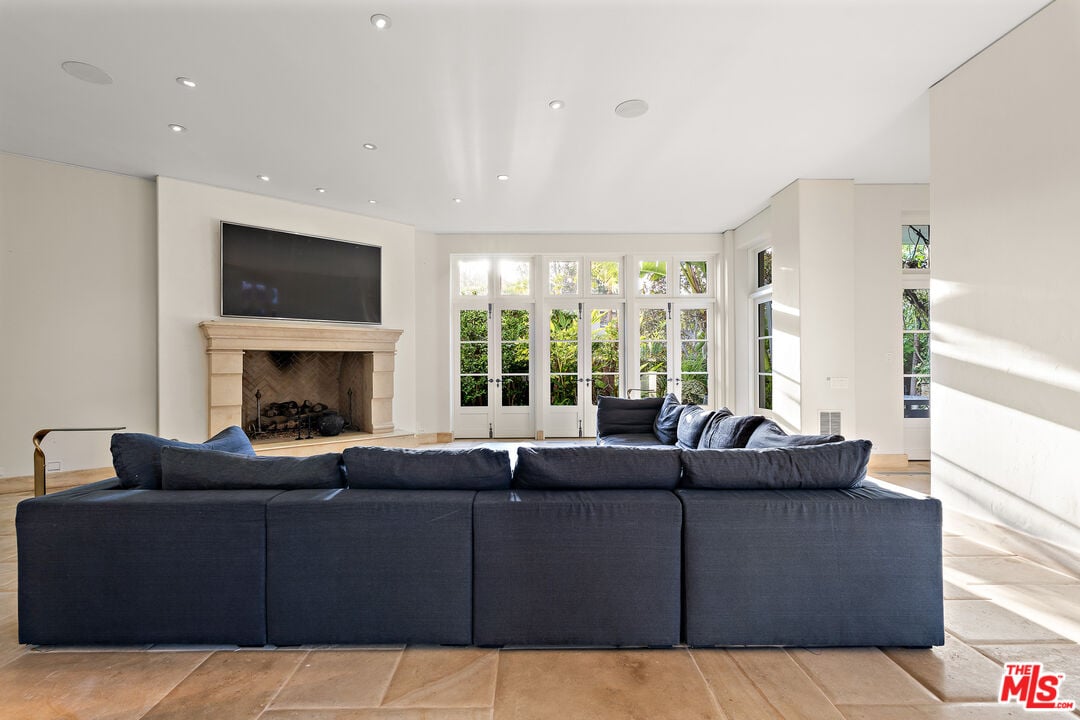 Century Woods Dr, 90067