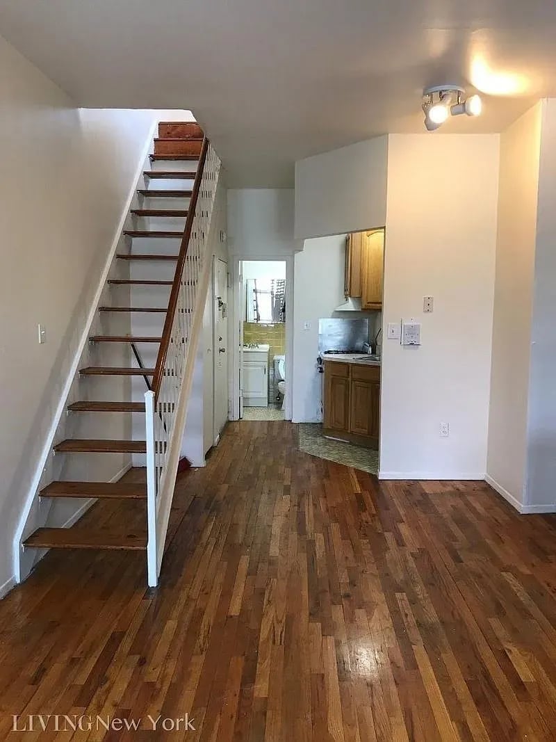 239 E 28th St #5D