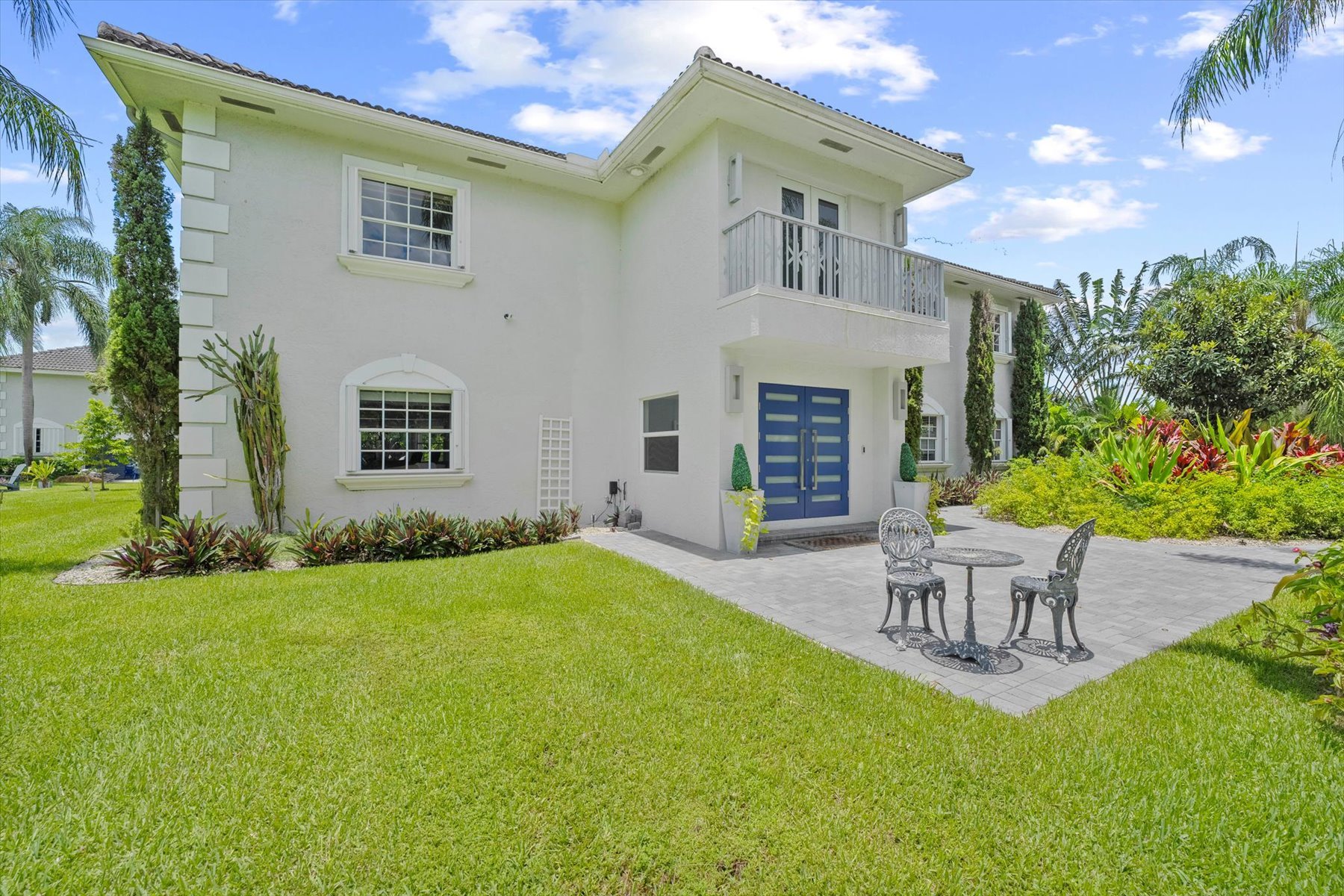 2900 Greenbriar Blvd