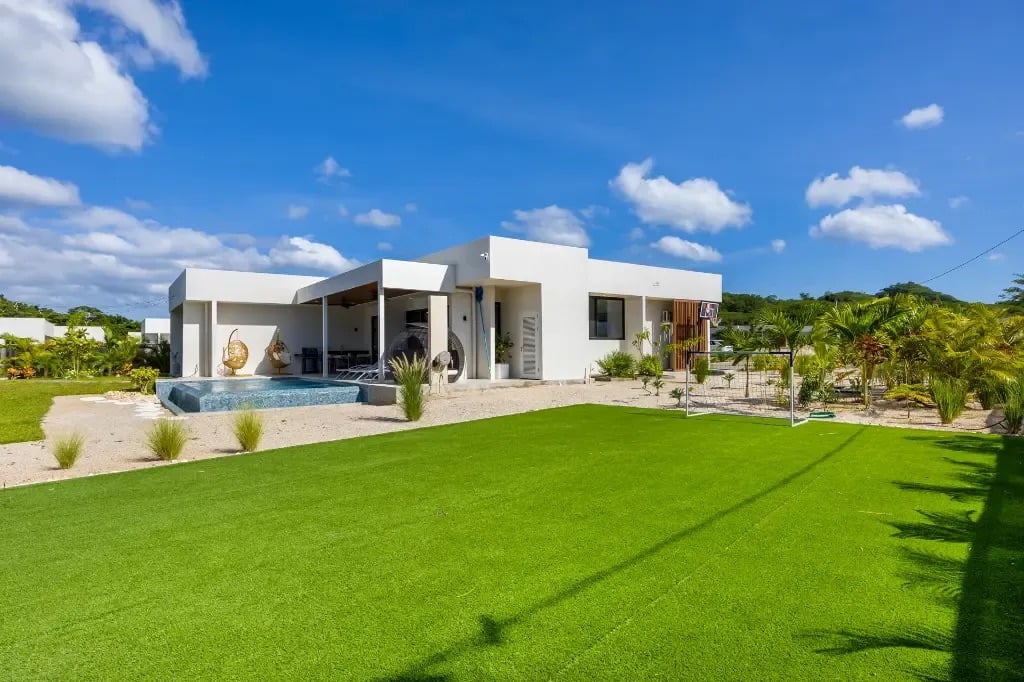 Elegant Tropical Oasis in Reserva Conchal