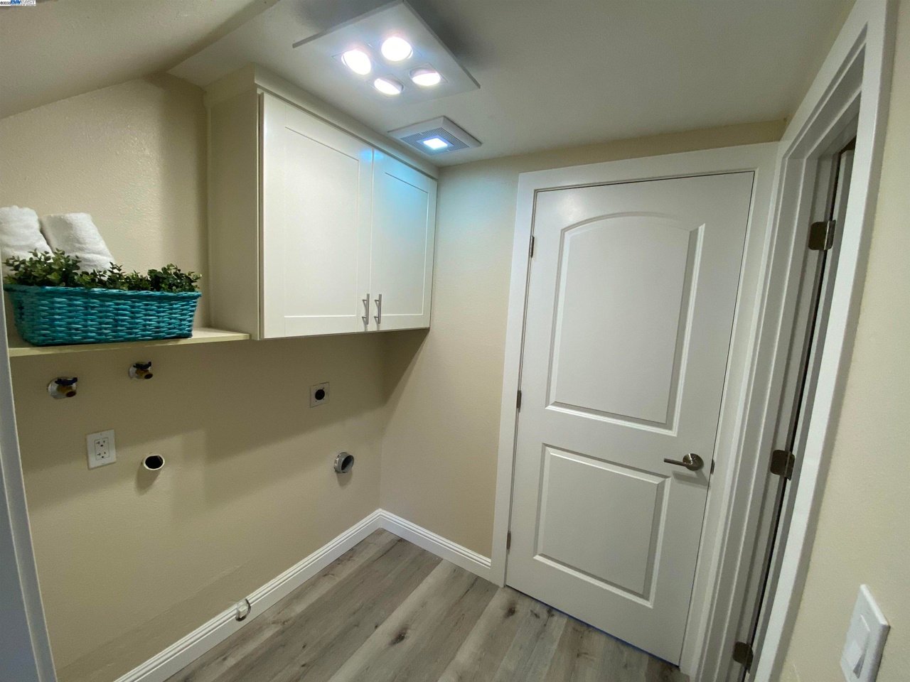 482 Tanfield Ln