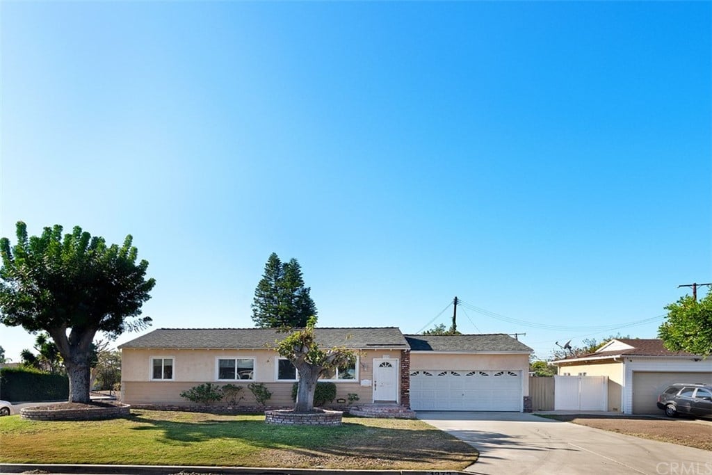 1372 Kenneth Dr