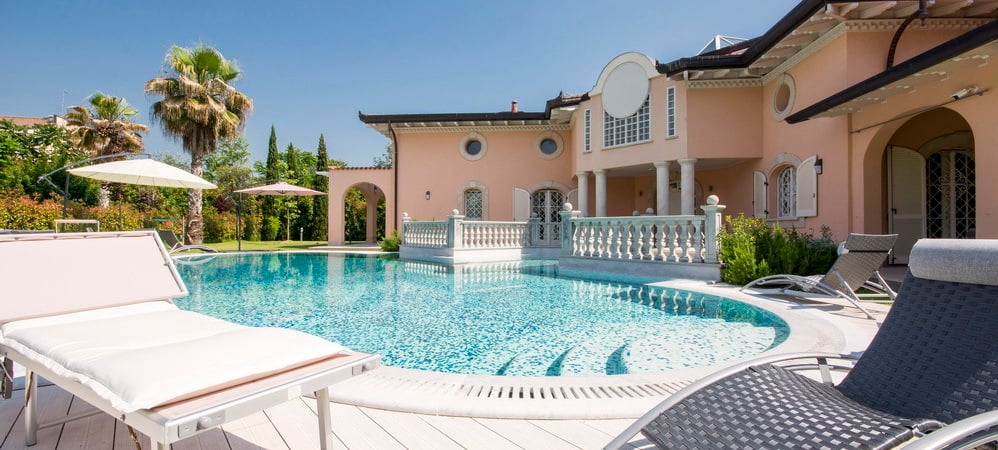 New Luxury Villa with Large Pool and Gardens in Forte dei Marmi