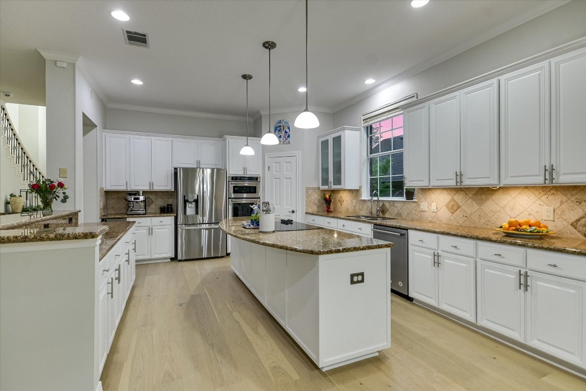 2112 Cliffs Edge Dr