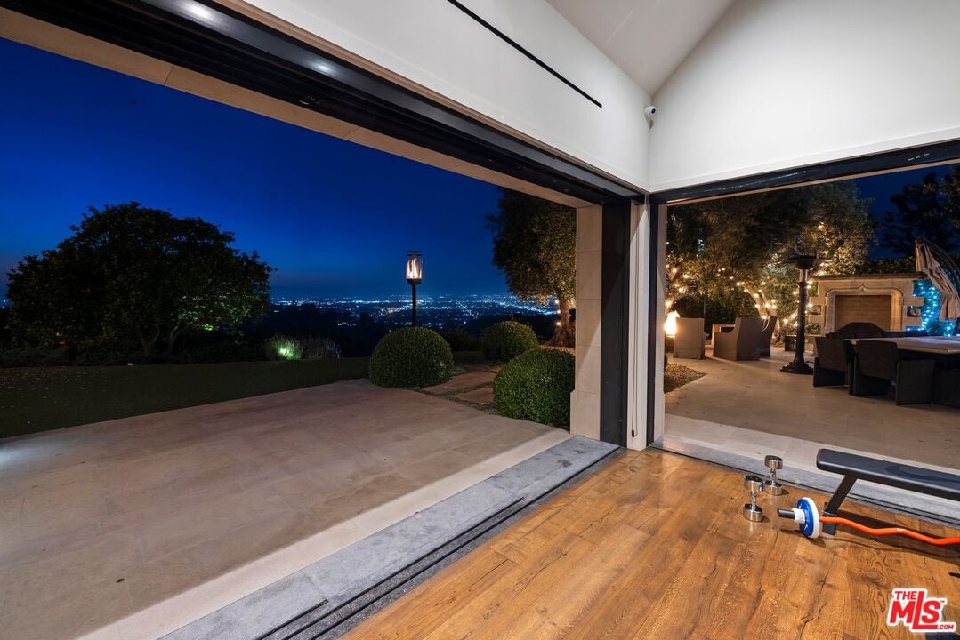 Stone Ridge Ln, 90077