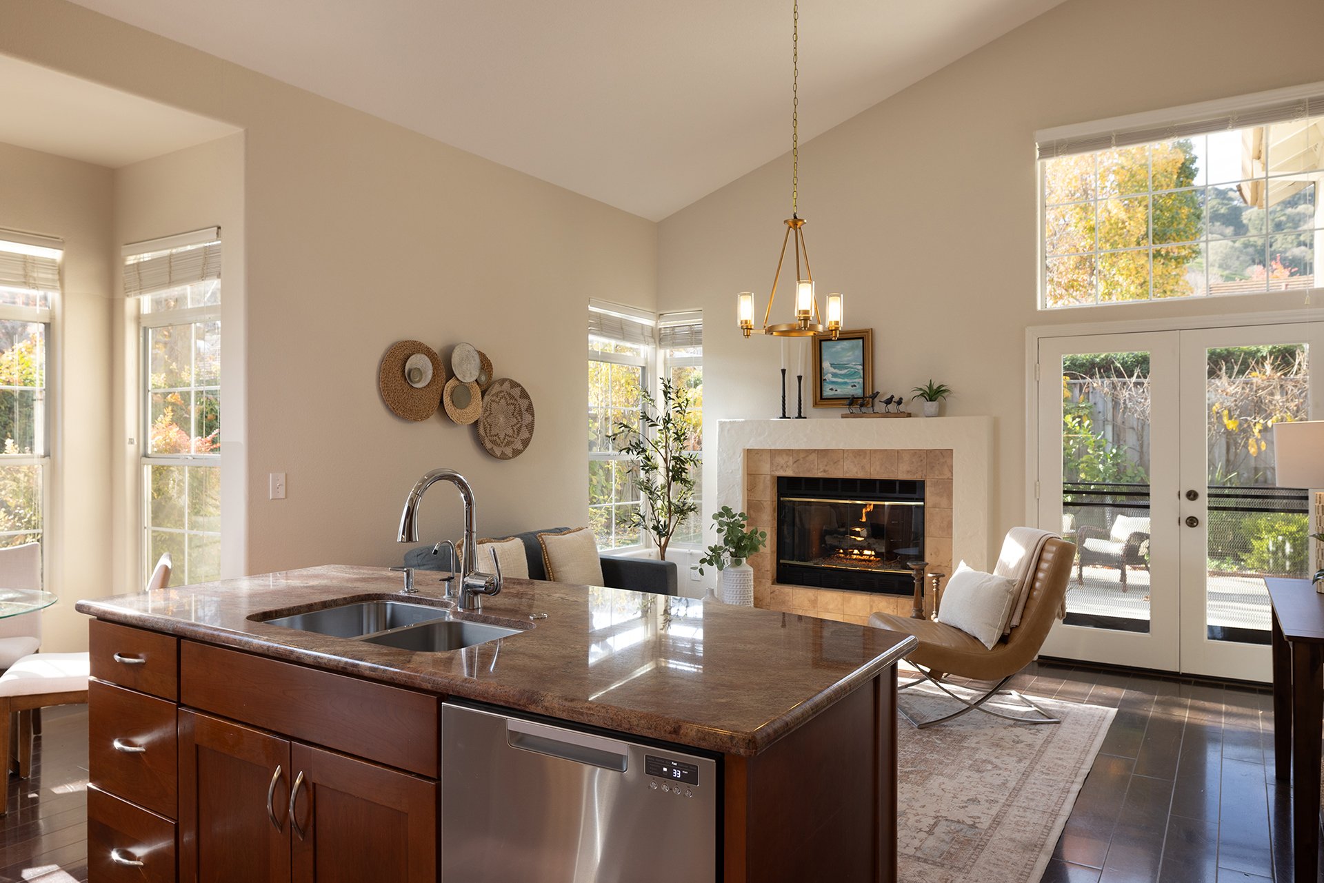 Las Palmas Living - 17776 Riverbend Road
