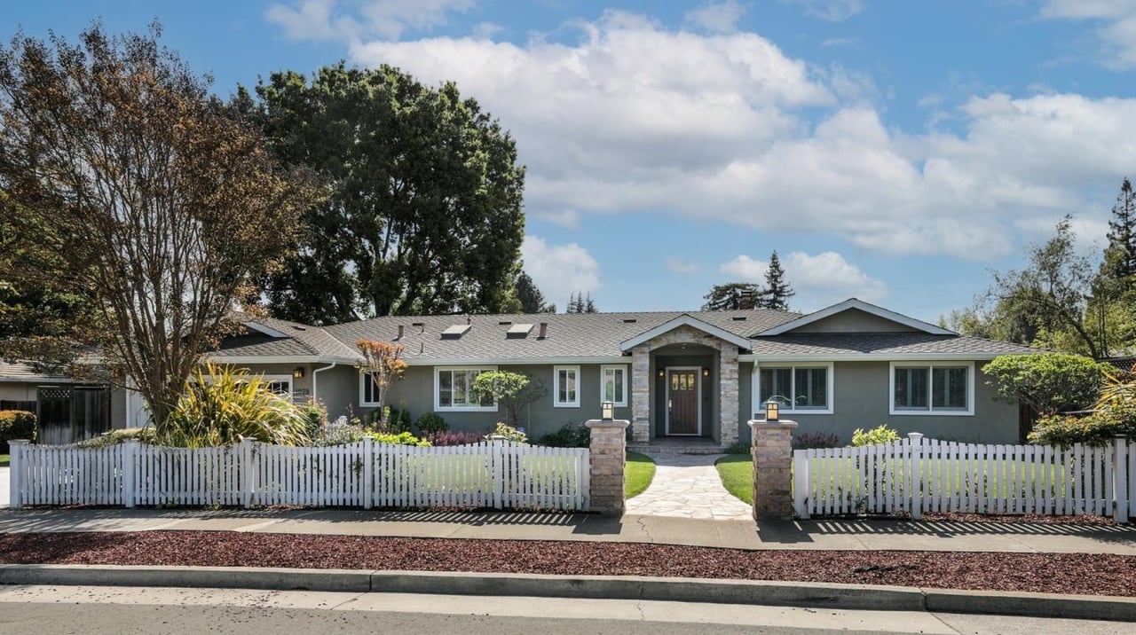 1079 Los Altos Ave