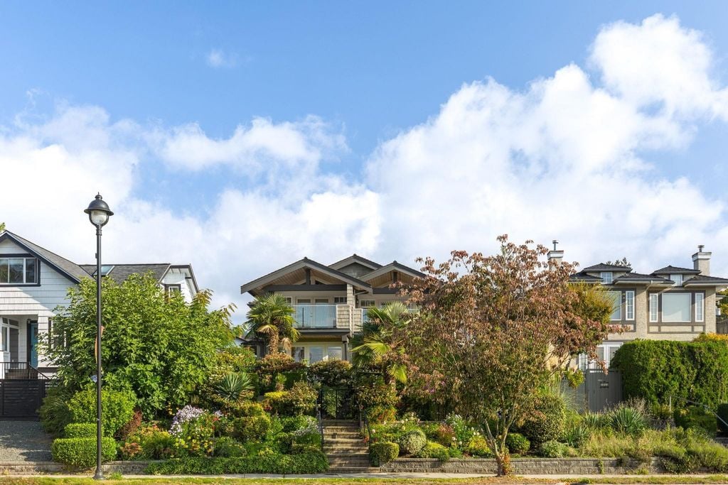 1251 Marine Dr
