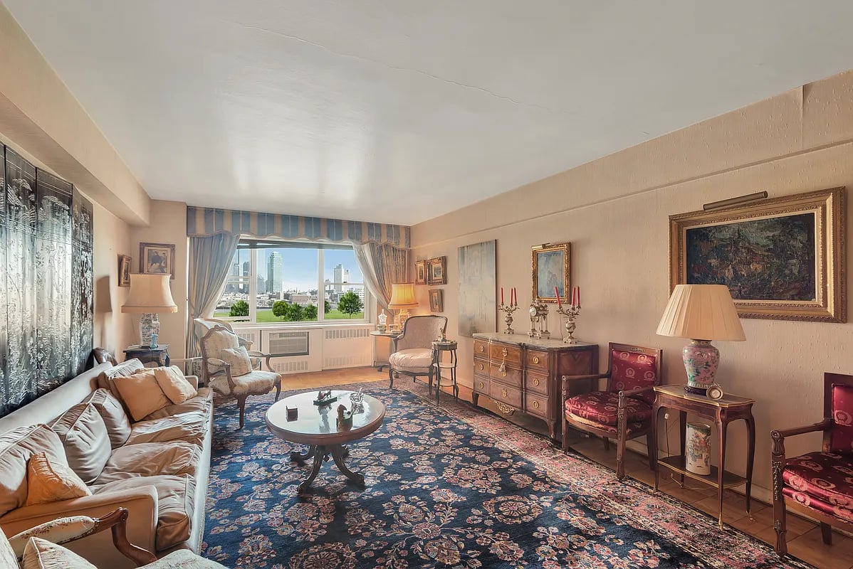 25 Sutton Place South Unit:7J