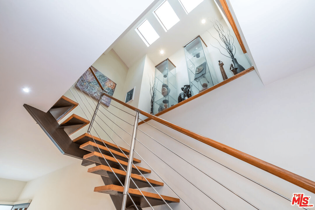 8783 Lookout Mountain Ave