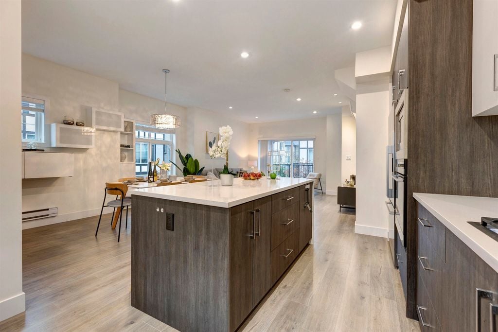 9680 Alexandra Rd, #86