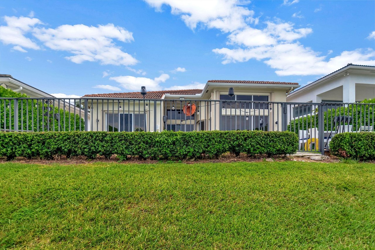4137 NW Briarcliff Cir