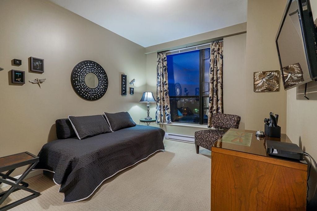 610 Victoria St, #2102