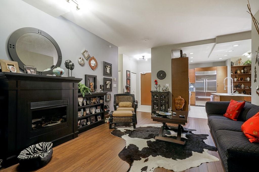 610 Victoria St, #2102