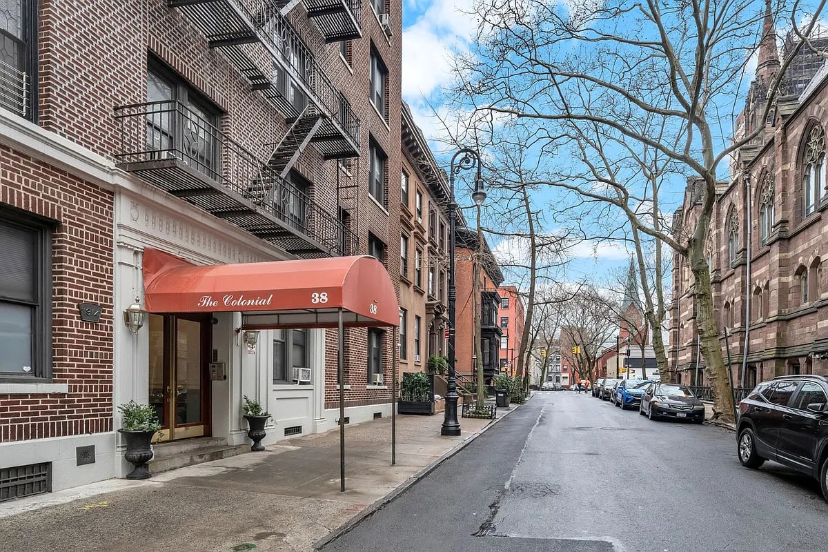 38 Livingston St #23