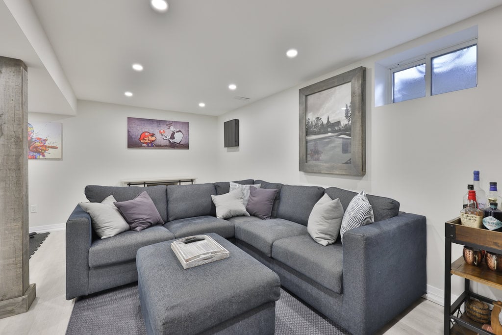 164-2120 Rathburn Rd E