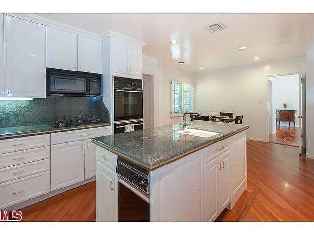 1142 San Ysidro Dr