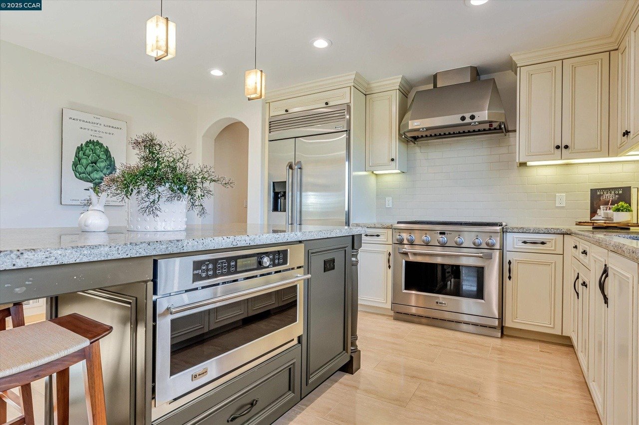 74 Warfield Dr