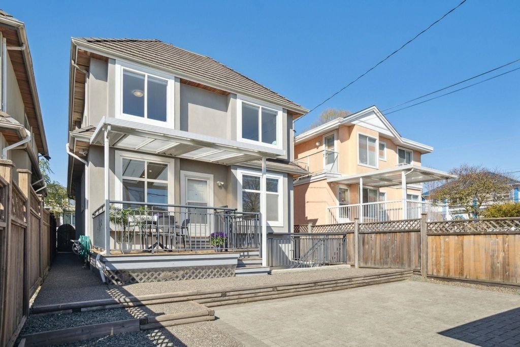 116 W 46th Ave