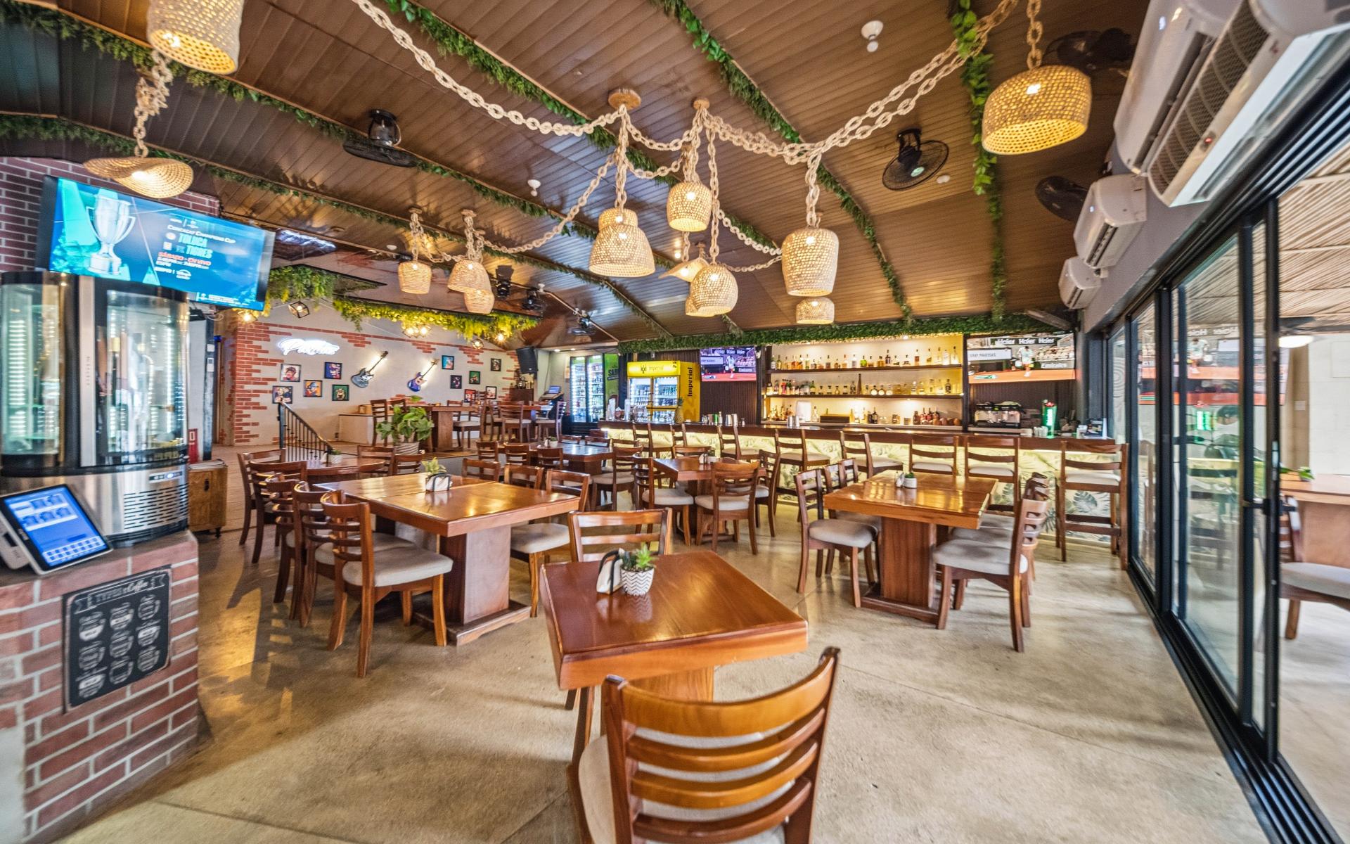 Pikatas Restaurant and Bar, A Local Favorite Near Tamarindo Beach