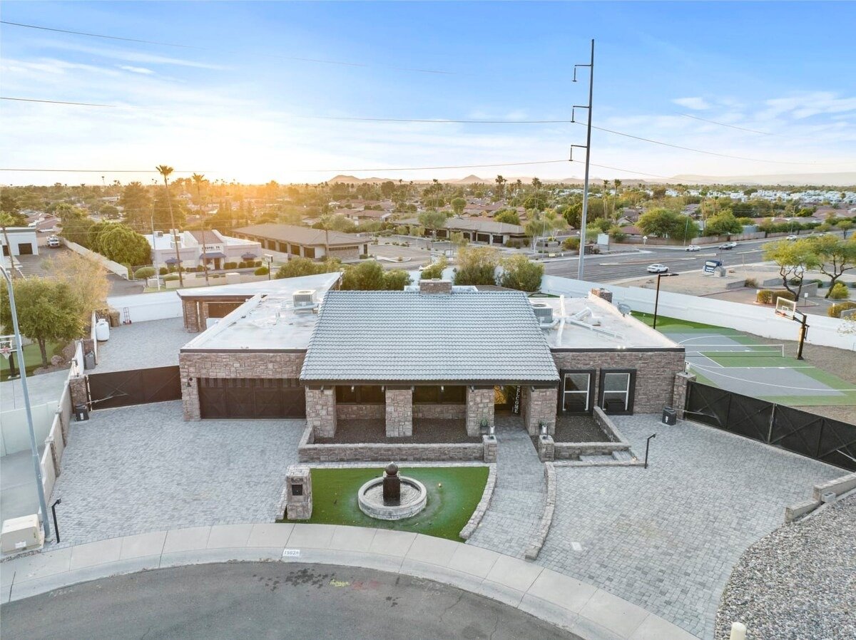 Phoenix Luxury! Pickleball | Free Heated Pool | Hot Tub