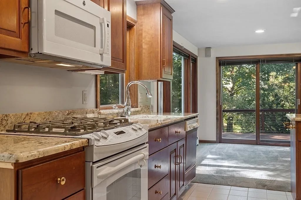 4 Great Meadow Rd
