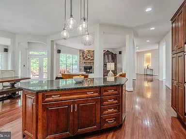 106 Calvary Ct SE