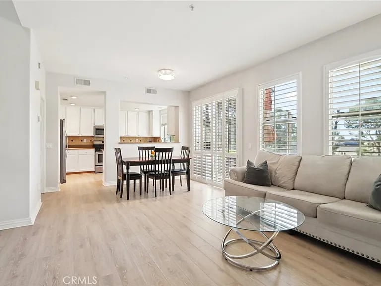187 California Ct