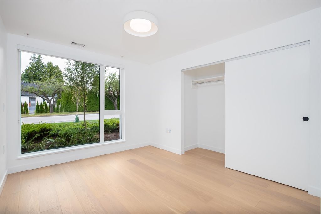 76 W King Edward Ave