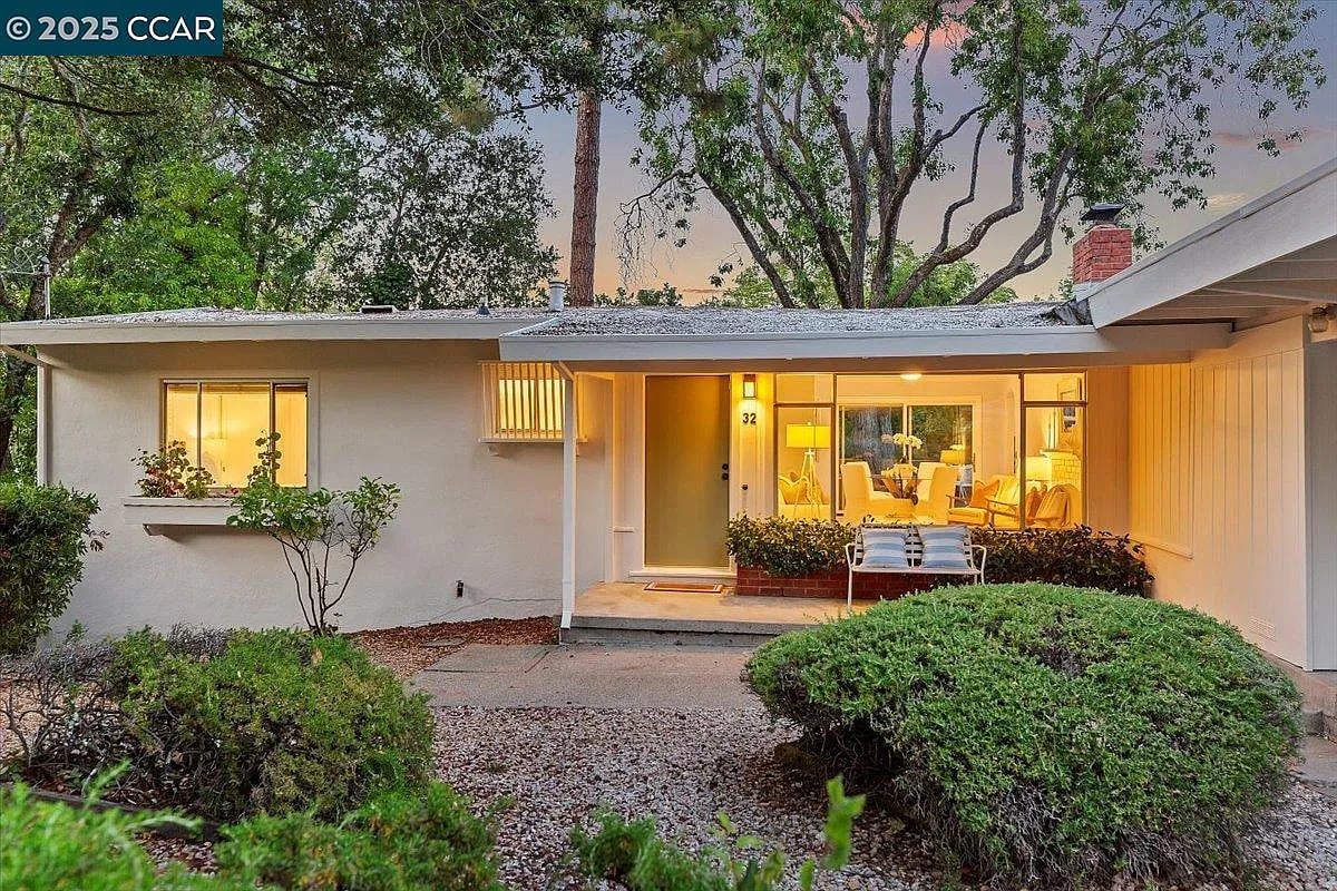 32 California Ave