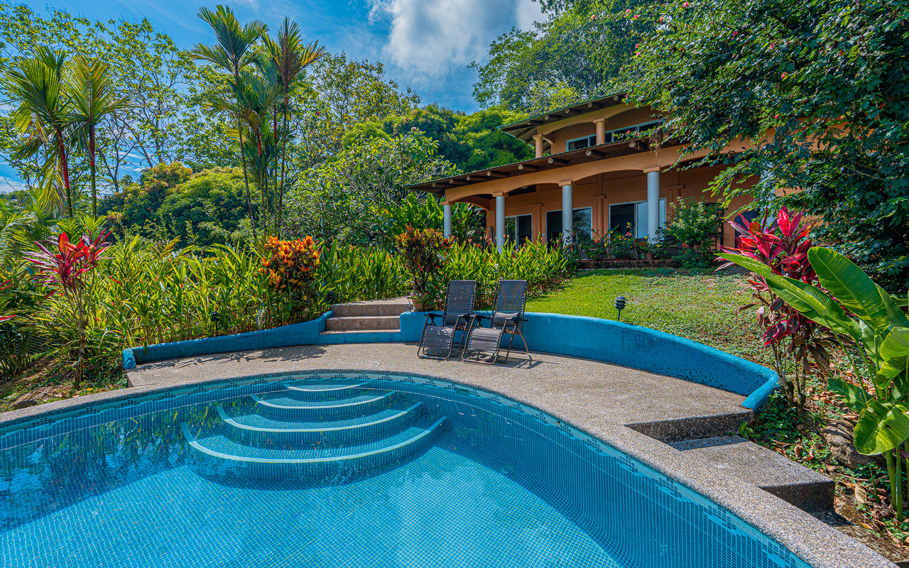 WHALE’S TAIL OCEAN VIEW ESTATE WITH EXTRA LOT 