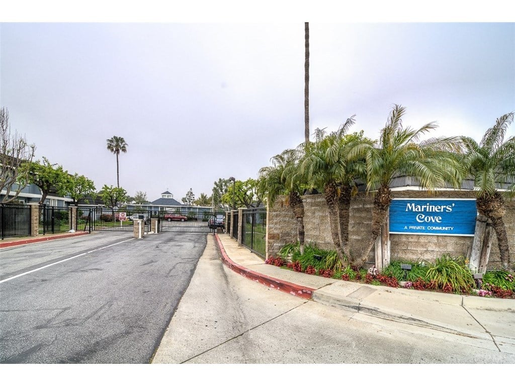 21202 Sailors Bay Ln