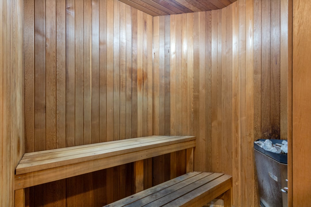 398 Eglinton Avenue E #611