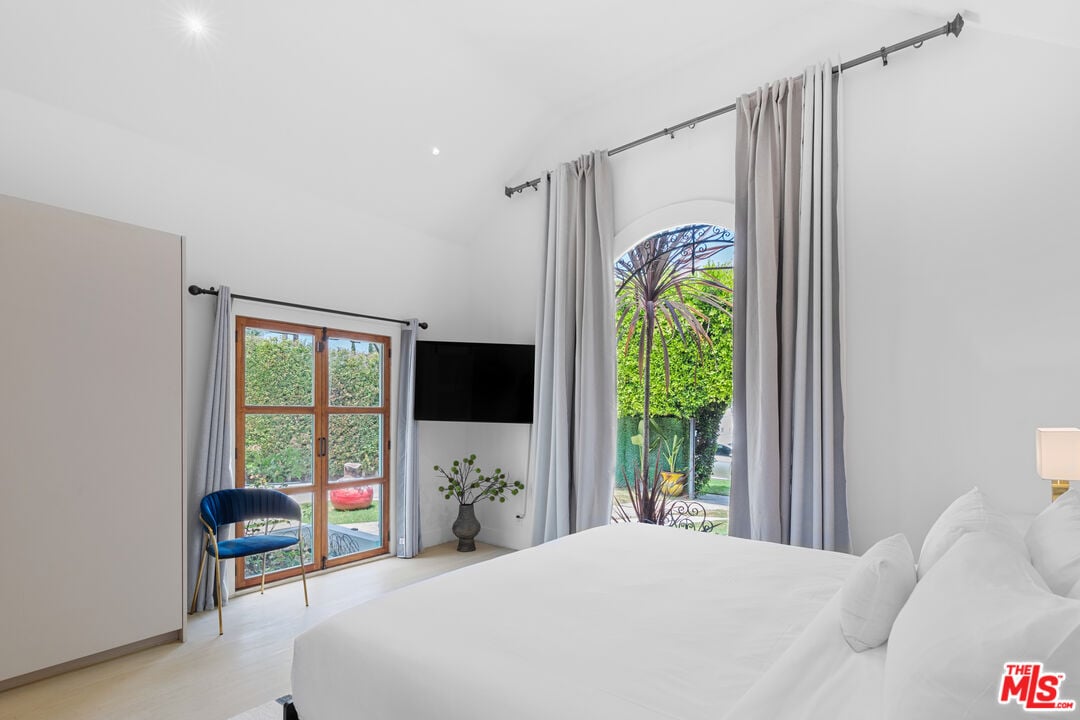 N Crescent Heights Blvd, 90048