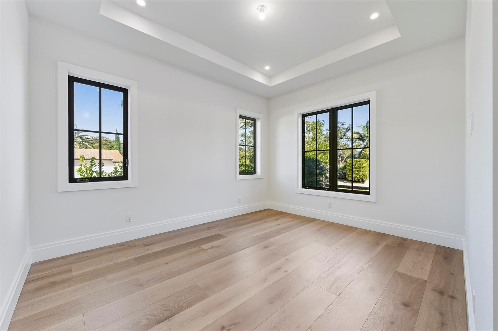 2442 Bay Circle