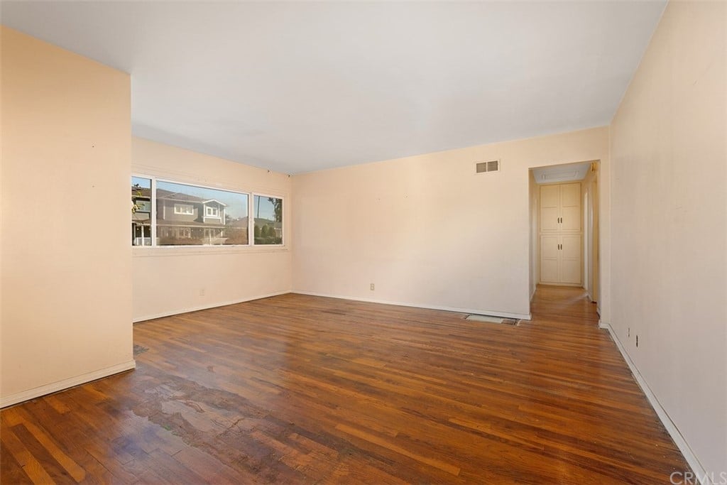 1372 Kenneth Dr