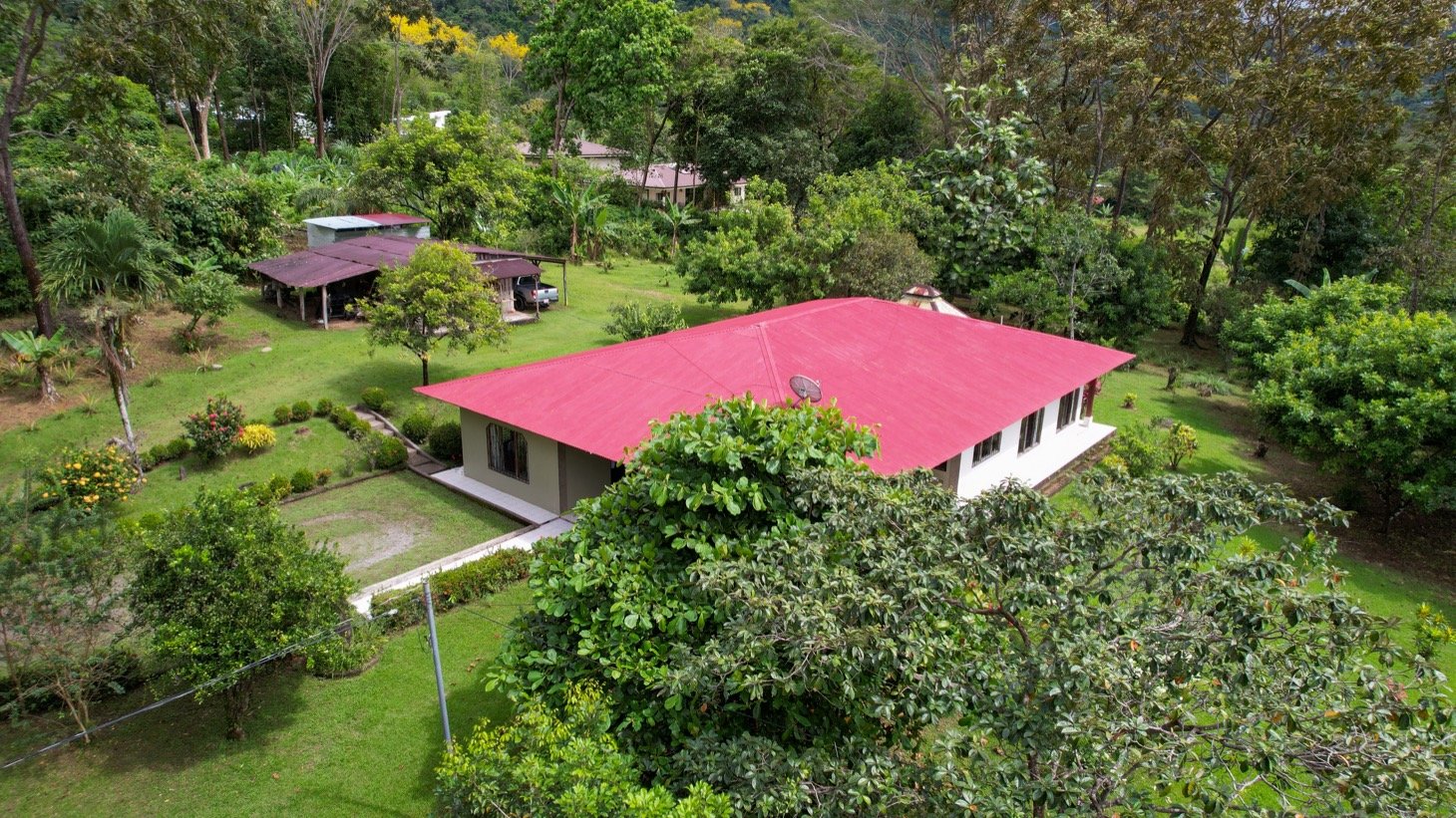House for Sale in Ojochal, Costa Rica – Traditional Charm on 2.75 Acres
