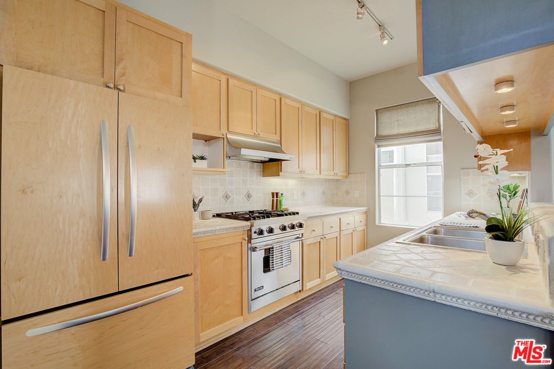 633 Flower Ave #2