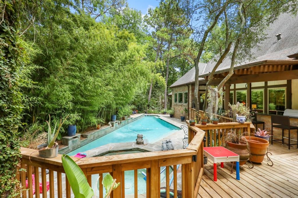 6 Cedarwing Ln