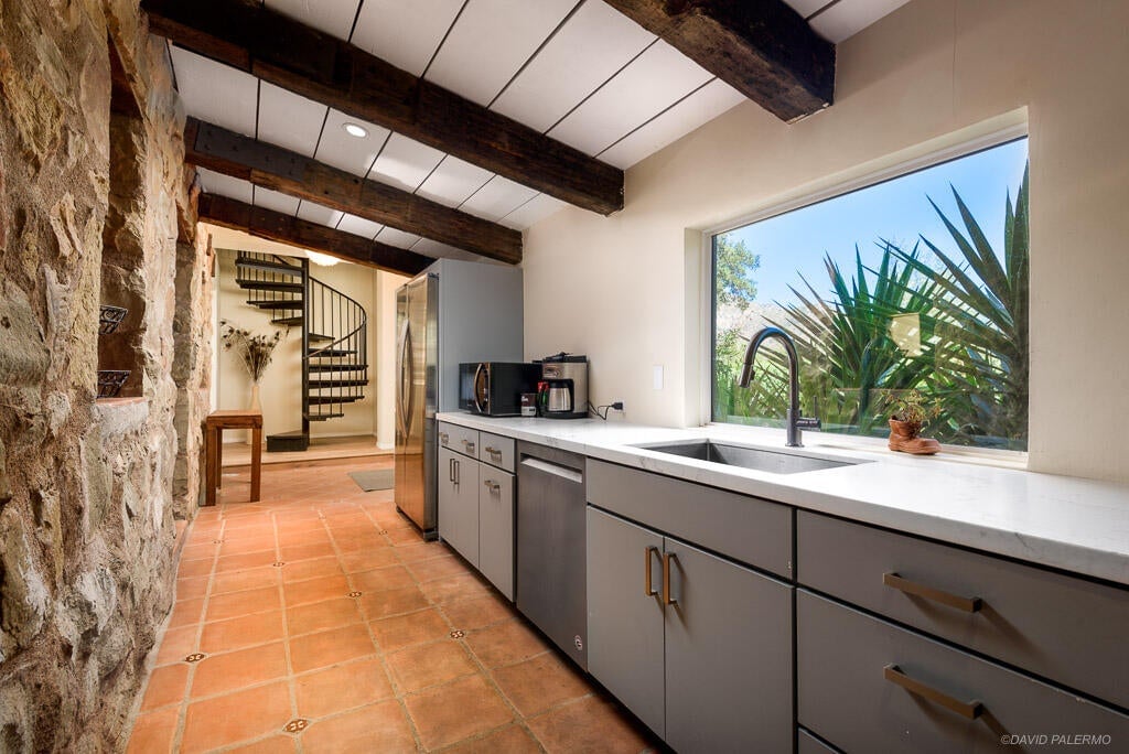 1150 Toro Canyon