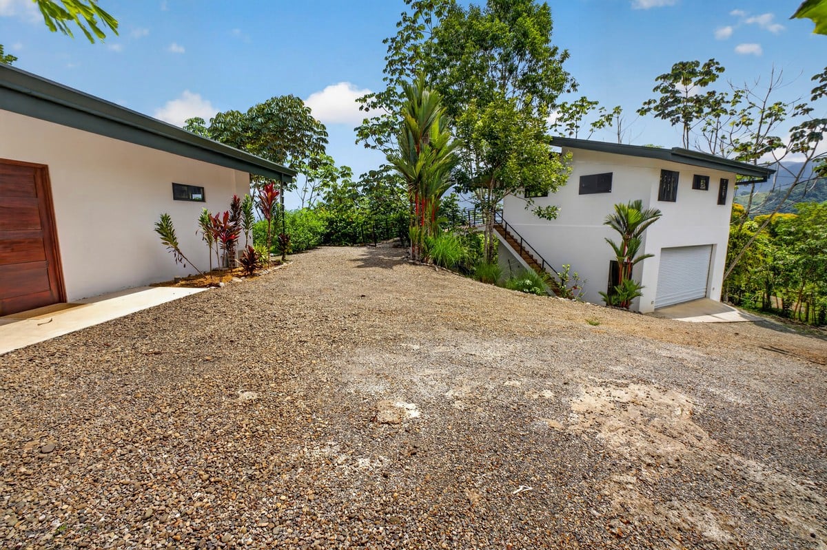 1.62 ACRES – Luxury 3 Bedroom Home Plus Guest House With Breathtaking Valley Views & Private Creek Access, Private Mountain Retreat!!!