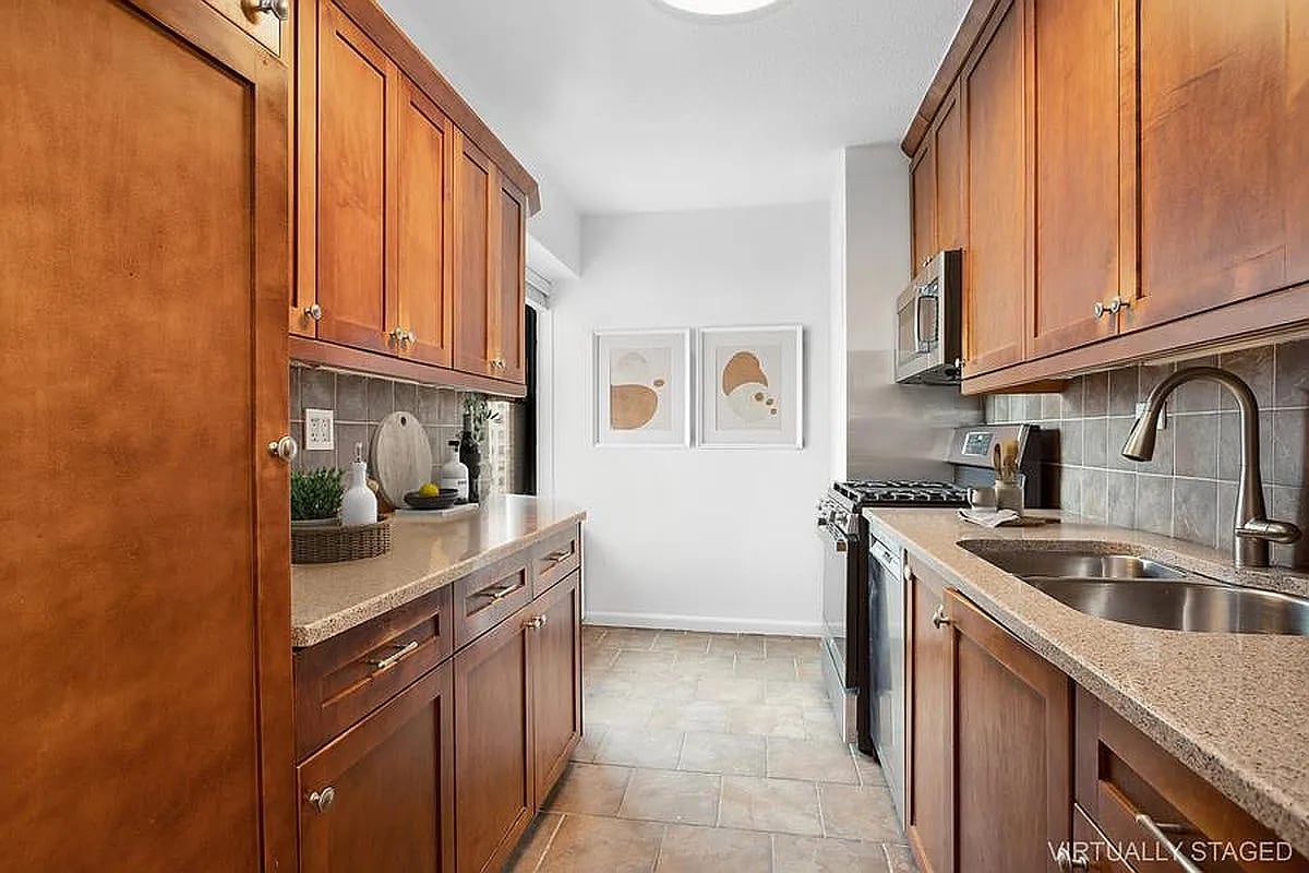 160 E 38th St #16B
