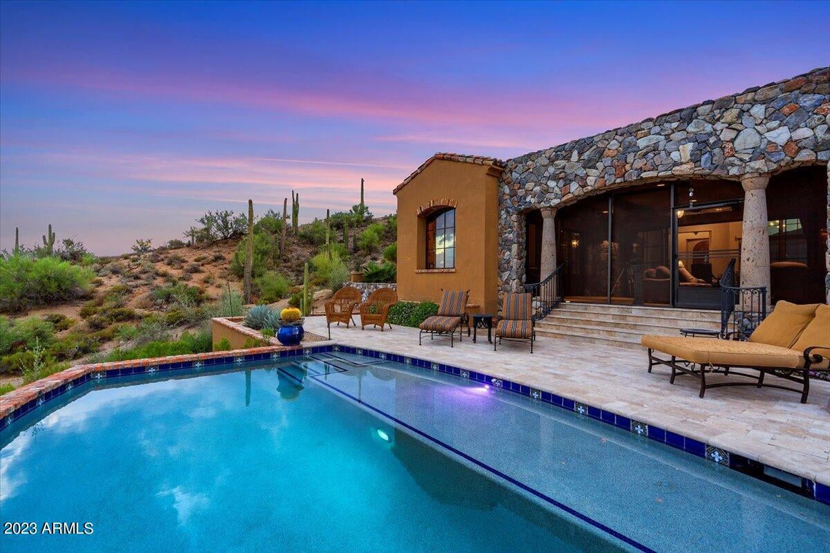 9514 E Madera Dr