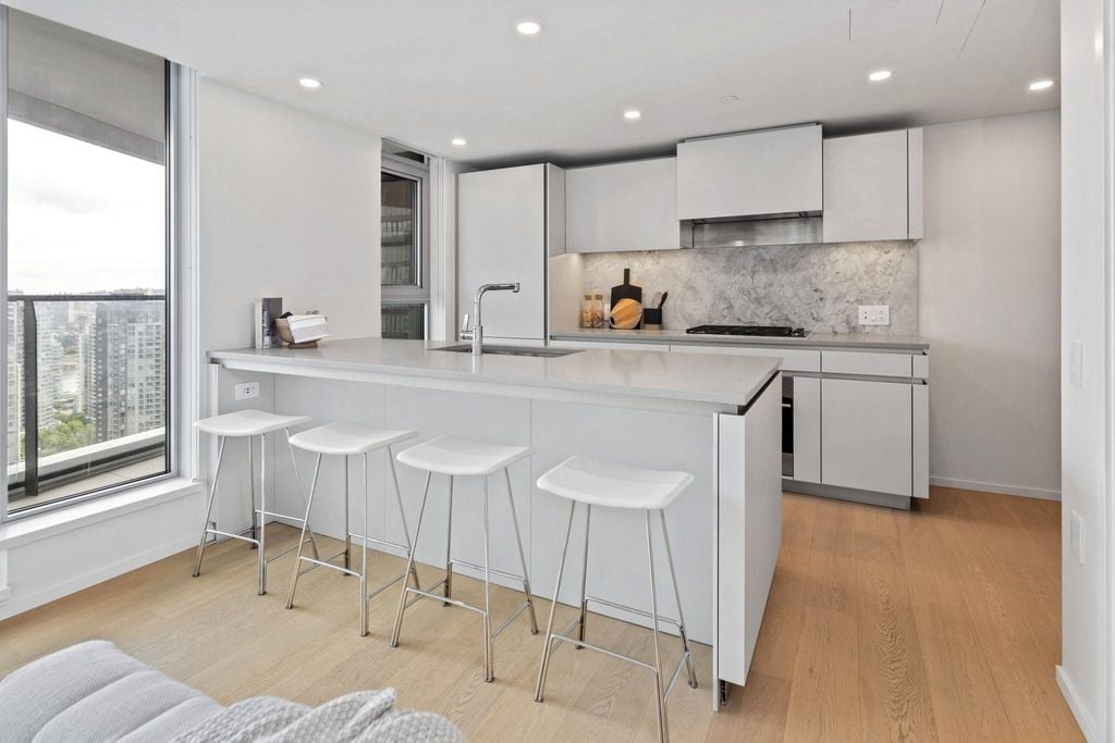 889 Pacific St, #2706