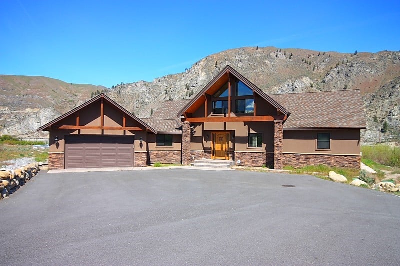 214 Vineyard Dr