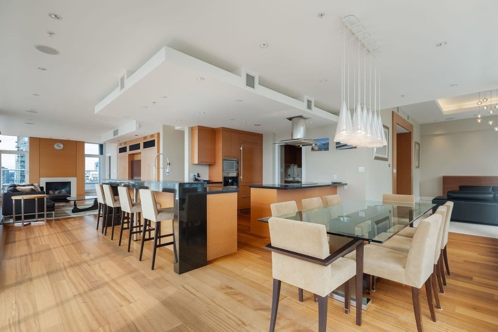 480 Robson St, #1901