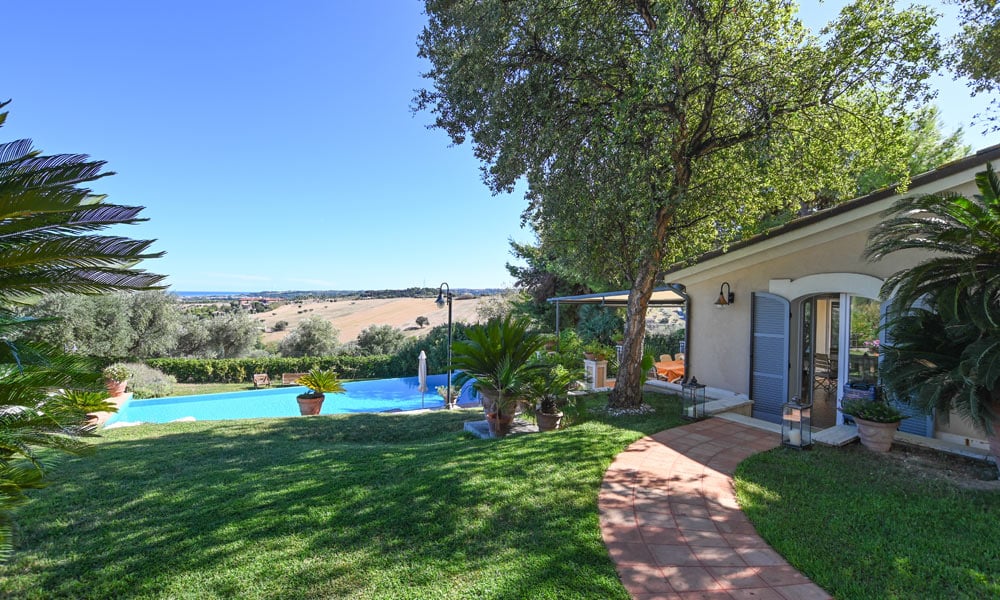 Villa With Stunning Seaview in Civitanova Marche, Le Marche